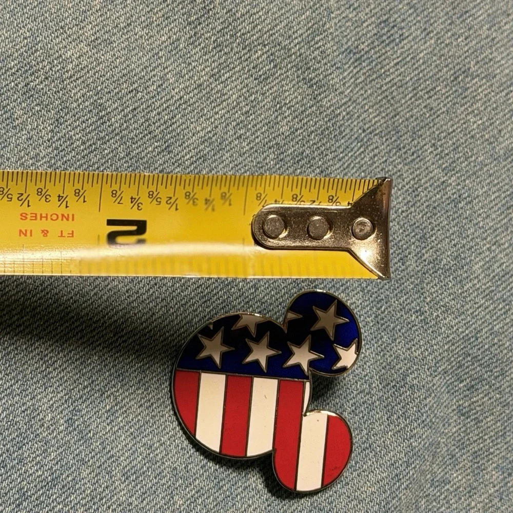 Disney Pin Trading 2001 Mickey Back Official Vintage Collectible‎